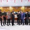 Pj Bupati Aceh Jaya menyampaikan Pertanggungjawaban Pelaksanaan Anggaran Pendapatan dan Belanja Kabupaten (APBK) Aceh Jaya Tahun 2022, Selasa (13/06/2023). (Foto untuk Aceh Jaya Post)