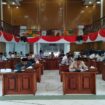 Sebanyak 25 calon anggota Komisi Independen Pemilihan (KIP) Kabupaten Aceh Jaya Periode 2023-2028 mengikuti tes ujian tulis yang berlangsung di Gedung DPRK Aceh Jaya, Senin (12/6/2023) (Foto/Ist)
