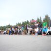 Pj Bupati Aceh Jaya, Dr Nurdin bersama Konsulat Jenderal  Jepang, Takonai Susumu melakukan kegiatan pelepasan tukik penyu di Pantai Aron Meubanja, Kecamatan Panga, Kabupaten Aceh Jaya, Jumat (10/03/2023) (Foto/Ist)