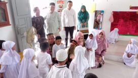 Pj Bunda PAUD Aceh Jaya, Zuraidiati bersama Pokja PAUD pada Disdikbud Aceh Jaya melakukan tinjauan implementasikan Gerakan Transisi PAUD ke SD yang Menyenangkan di salah satu sekolah di Aceh Jaya, jumat (27/7/2023) (Foto Aceh Jaya Post-Abdo)