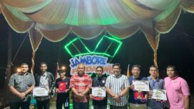 Kelompok Sadar Wisata menerima Cipta Award 2023 pada acara Camping Raya Jambore yang berlangsung di pantai Ajay Gelumpang Raya, Desa Lhok Gelumpang, Kecamatan Setia Bakti, kabupaten setempat, Sabtu (9/12/2023) (Foto untuk AJP)