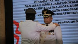 Penjabat Gubernur Banten, Dr. Al Muktabar mengambil sumpah dan melantik mantan Pj Bupati Aceh Jaya, Nurdin sebagai Pj Walikota Tanggerang di pendopo Gubernur Banten, Selasa (26/12/2023) (Foto untuk AJP)