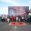 Kepala Dinas Pariwisata, Ekonomi Kreatif, Kepemudaan dan Olahraga Aceh Jaya, Menerima tamu Finish dalam Kegiatan Aceh Cycling Tourism 2023 pada Minggu (20/8/2023) (Foto untuk AJP)