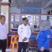 Pj Bupati Aceh Jaya, Murtala saat mengunjungi Disdukcapil kabupaten setempat, Rabu (10/1/2024) (Foto untuk AJP)