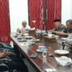 Pj Bupati Aceh Jaya, Murtala saat silaturrahmi bersama awak media yang tergabung dalam Persatuan Wartawan Indonesia (PWI) Kabupaten Aceh Jaya di pendopo bupati setempat, Selasa (9/1/2024) (Foto untuk AJP)
