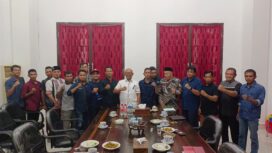 Pengurus PWI Aceh Jaya dengan Pj Bupati Aceh Jaya, Dr. A. Murtala di pendopo bupati, Selasa malam (9/1/2024) (Foto untuk AJP)