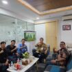 Mahasiswa UIN Ar-Raniry melakukan audensi langsung dengan CEO Bank Syariah Indonesia (BSI) Wisnu Sunandar yang bertempat di Gedung BSI Regional Aceh, Kamis (18/01/2024) (Foto untuk AJP)