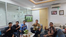 Mahasiswa UIN Ar-Raniry melakukan audensi langsung dengan CEO Bank Syariah Indonesia (BSI) Wisnu Sunandar yang bertempat di Gedung BSI Regional Aceh, Kamis (18/01/2024) (Foto untuk AJP)