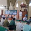 Pj Bupati Aceh Jaya, Dr Murtala memberikan sambutan pada acara Majelis Ta'lim di Masjid Keude Krueng Sabee, Minggu (21/1/2024) (Foto untuk AJP)