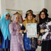 Pj Ketua Dekranasda Kabupaten Aceh Jaya, Mahdalena melakukan tinjauan di galeri Dekranasda Aceh Jaya dan beberapa pelaku usaha UMKM dalam Kabupaten, Kamis (11/01/2024) (Foto/Kominsa)