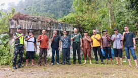 Dandim 0114 Aceh Jaya, Letkol Inf. Alimuddin mengunjungi Desa Mareu Kecamatan Jaya Kabupaten Aceh Jaya dalam rangka menindak lanjut rencana pemindahan jembatan billy yang ada di Desa Bakpaoh Kecamatan Jaya untuk dijadikan jembatan penghubung antara Desa Mareu dan Desa Sabet, Senin (29/1/2024) (Foto untuk AJP)