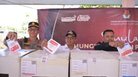 Bupati Aceh Jaya, Dr. A. Murtala, M.Si., mengikuti Simulasi Pemungutan dan Perhitungan Suara Pemilu Tahun 2024 di Desa Keude Panga, Kecamatan Panga, Aceh Jaya, Rabu (31/1/2024) (Foto untuk AJP)