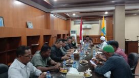 Pj Bupati Aceh Jaya, Dr. A. Murtala menerima audiensi bersama BUMDESMA Aceh Jaya di Ruang Rapat Bupati Aceh Jaya, Kamis (11/01/2024) (Foto/Kominsa)