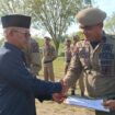 j Bupati Aceh Jaya, Dr. A. Murtala., M.Si., menyerahkan secara simbolis Surat Keputusan Tenaga Harian Lepas (SK THL) kepada 100 orang personil Satuan Polisi Pamong Praja (Satpol PP) dan Wilayatul Hisbah (WH) Kabupaten Aceh Jaya. di halaman kantor Bupati Aceh Jaya, Jum’at (02/02/2024) (Foto untuk AJP)
