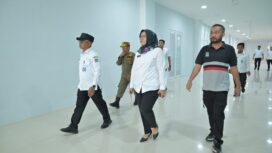 Penjabat (Pj) Bupati Aceh Jaya, Dr. A. Murtala., M.Si., melakukan kunjungan ke Rumah Sakit Umum Daerah (RSUD) Teuku Umar dalam rangka meninjau persiapan penggunaan gedung baru RSUD Teuku Umar. Peninjauan tersebut dilaksanakan pada hari Rabu (7/2/2024) (Foto untuk AJP)