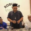 Sekda Aceh Jaya, T Reza Fahlevi saat memberikan sambutan pada kegiatan buka puasa bersama dengan Panitia Santunan Anak Yatim Lamno Raya di Portugis Kopi Kecamatan Jaya, Jum'at malam (22/3/2024) (Foto untuk AJP)