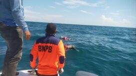 Satgas SAR Aceh Jaya bersama BASARNAS Meulaboh melakukan evakuasi 2 mayat di perairan laut Calang Kecamatan Krueng Sabee, Sabtu (23/3/2024) (Foto AJP)