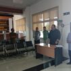 Sekretaris Daerah (Sekda) Aceh Jaya, T. Reza Fahlevi, MM., melakukan pengecekan untuk menindaklanjuti pembayaran THR ASN di hari terakhir kegiatan Pemda di BPKK Aceh Jaya, Jum'at, (5/4/2024) (Fotountuk AJP)