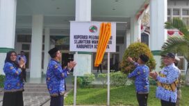 Pj. Bupati Aceh Jaya, Dr. A. Murtala., M.Si., secara resmi meluncurkan Koperasi Pegawai Negeri Sejahtera Mandiri Jaya (KPN KOPSEMA JAYA) di Halaman Kantor Bupati Aceh Jaya, Rabu, (17/4/2024) (Foto untuk AJP)