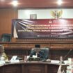 Pj Bupati Aceh Jaya, Murtala saat memimpin rapat koordinasi tahapan pilkada di Aula Setdakab Aceh Jaya, Kamis (2/5/2024). 