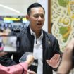 Menteri Agraria dan Tata Ruang/Kepala Badan Pertanahan Nasional (ATR/BPN), Agus Harimurti Yudhoyono (AHY) memberikan keterangan pers saat berada di Bandara Gorontalo, Sulawesi Utara sebelum bertolak ke Desa Modisi, Kabupaten Bolaang Mongondow Selatan meninjau calon lahan relokasi warga pengungsi yang terdampak erupsi Gunung Ruang, Minggu (05/05/2024) (Foto untuk AJP)