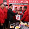 DPW PA Kota Langsa daftarkan Muhammad Zulfitri ke DPP Partai Aceh didampingi Ketua DPW PA Kota Langsa Irfansyah, Ketua KPA Wilayah Langsa Burhansyah, dan Wakil Ketua KPA Wilayah Langsa Marzuki M Jamil (Acong) yang diterima langsung oleh Sekjen DPP PA Kamaruddin Abu Bakar ( Abu Razak) dan Ketua Harian Partai Aceh Tgk. Anwar Ramli sebagai Calon Walikota Langsa di Banda Aceh. Minggu (19/5/2024). Foto : Adi