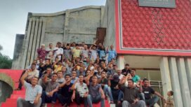 Jajaran Komite Peuralihan Aceh (KPA) Wilayah Meureuhoem Daya bersama Jajaran Pengurus Partai Aceh Kabupaten Aceh Jaya berikrar bersama Safwandi - Muslem D (SALEM) di Kantor Dewan Pimpinan Wilayah (DPW) Partai Aceh Kabupaten Aceh Jaya, Selasa (14/5/2024) (Foto AJP)