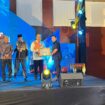 Sekretaris Daerah Aceh Jaya, T. Reza Fahlevi menerima penghargaan penetapan Semeuleung Raja sebagai Warisan Budaya Takbenda (WBTb) Indonesia Tahun 2023 diserahkan oleh Kepala Dinas Pariwisata Aceh, Almuniza Kamal di Hotel Hermes Palace Banda Aceh, Rabu (15/5/2024) (Foto untuk AJP)