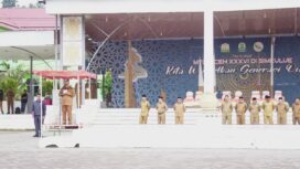 Penjabat Bupati Simeulue, Teuku Reza Fahlevi, SE., MM, memimpin apel gabungan ASN di halaman Tribun Pendopo Bupati setempat, Senin (29/7/2024) (Foto Humas Pemkab Simeulue)
