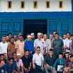 Tim Pemenangan H2D dari 9 kecamatan dalam Kabupaten Aceh Jaya di markas H2D, Jalan Banda  Aceh Meulaboh, Kuala Meurisi, Calang, Senin (05/8/2024) (Foto/Ist)