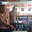 Kapolsek Kuta Baro, Iptu Muhammad Jabir saat memergoki para pelajar yang bolos di warung kopi kawasan Lam Ateuk, Senin (19/8/2024).