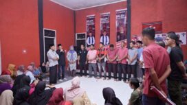 Ketua KPPA Aceh Jaya, Safriantoni mengukuhkan KPPA Kecamatan Sampoiniet di Kantor DPS Kecamatan Sampoiniet, Kamis (22/8/2024). (Media Center Salem)