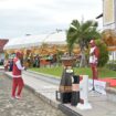 Penjabat (Pj) Bupati Aceh Jaya Dr. A. Murtala menerima Api PON XXI 2024 Aceh-Sumut yang dibawa oleh sejumlah Atlet andalan Aceh Jaya bersama Tim Pelari di Lapangan Halaman Kantor Bupati Aceh Jaya Selasa (27/8/2024) (Foto untuk AJP)