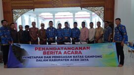 Pj Sekretaris Daerah Kabupaten Aceh Jaya, Asy'ari, SE., M.Si hadir dalam acara penandatanganan Berita Acara Tapal Batas Gampong dalam Kecamatan Setia Bakti dan Pasie Raya, Selasa (17/09/2023) (Foto untuk AJP)