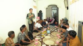 Calon Wakil Bupati Aceh Jaya dari Partai Aceh, Muslem D membentuk relawan pemenangan Salem Lamno Raya berlangsung di Desa Teumarem, Kecamatan Indra Jaya, Aceh Jaya, Rabu (25/9/2024) (Foto untuk AJP)