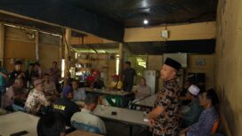 Bakal calon Bupati Aceh Jaya dari Partai Aceh, Safwandi menggelar silaturahmi dengan sejumlah warga di Gampong Bak Paoh, Kecamatan Jaya, Kabupaten Aceh Jaya, Kamis (19/9/2024) (Foto untuk AJP)