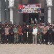 Personel Kodim 0114/Aceh Jaya, personel Kompi Brimob Calang dan personel Polres Aceh Jaya menggelar Bakti Sosial dengan kegiatan melaksanakan pembersihan areal Mesjid Besar Baitul Makmur di wilayah Kecamatan Krueng Sabee, Kabupaten Aceh Jaya pada Rabu (09/10/2024) (Foto: Humas Kodim)