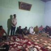 Calon Wakil Bupati Aceh Jaya nomor urut 2, Muslem D menggelar pertemuan dengan tim dan relawan di Desa Alue Gro Kecamatan Sampoiniet, Aceh Jaya, Kamis (10/10/2024) (Foto: Samsuarni)