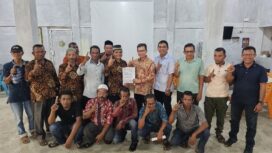 Pengurus KTNA Aceh Jaya memberikan dukungan untuk Pasangan Munas di Warkop Mina Calang, Aceh Jaya, Kamis (10/10/2024) (Foto: Tim Pemenangan Munas)