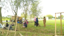 Dinas Lingkungan Hidup (DLH) Kabupaten setempat melakukan pembersihan di halaman kantor Dewan Perwakilan Rakyat Kabupaten (DPRK) Aceh Jaya, Selasa (18/2/2025) (Foto/Ist)