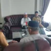 Wakil Bupati Aceh Jaya, Muslem D, didamping Pj. Sekda Aceh Jaya, Juanda, melakukan kunjungan ke Masjid Agung Baitul Izzah untuk memastikan kesiapan fasilitas dan sarana pendukung bagi jamaah, Senin (24/02/2025) (Foto/Ist)