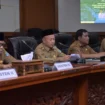 Bupati Aceh Jaya, Safwandi, memimpin rapat perdana bersama Kepala Satuan Kerja Perangkat Kabupaten (SKPK) di lingkungan Pemerintah Kabupaten Aceh Jaya yang berlangsung di Aula Lantai III Setdakab setempat, Selasa (4/3/2025) (Foto/Ist)
