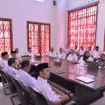 Bupati Aceh Jaya, Safwandi, S.Sos, menghadiri peluncuran Indikator Indeks Pencegahan Korupsi Daerah (IPKD) Monitoring Center for Prevention (MCP) Tahun 2025 secara virtual melalui Zoom Meeting di Pendopo Bupati Aceh Jaya, Rabu (5/3/2025) (Foto/Ist)