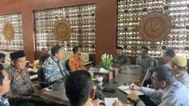 Bupati Aceh Jaya, Safwandi dan Wakil Bupati Aceh Jaya, Muslem D saat menerima kunjungan silaturahmi dari Manajer PLN Unit Pelaksana Pelayanan Pelanggan (UP3) Meulaboh yang berlangsung di Ruang Kerjanya, Kamis (13/3/2025) (Foto/Ist)