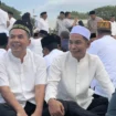 Wakil Bupati Aceh Jaya, Muslem D, SE bersama Walikota Lhokseumawe saat menunggu waktu berbuka puasa (Foto/Ist)