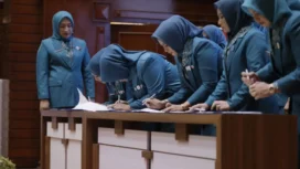 Ny. Desi Maulidar, SE, resmi dilantik sebagai Ketua Tim Penggerak PKK (TP PKK), Pembina Posyandu, dan Ketua Dewan Kerajinan Nasional Daerah (Dekranasda) Kabupaten Aceh Jaya untuk masa bakti 2025-2030. Pelantikan ini dipimpin langsung oleh Ketua TP PKK Aceh, Ny. Marlina Muzakir, dalam sebuah acara khidmat di Anjong Mon Mata, Meuligoe Gubernur Aceh, Senin (24/3/2025) (Foto/Ist)