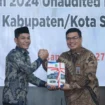 Wakil Bupati Aceh Jaya, Muslem D, SE secara resmi menyerahkan Laporan Keuangan Pemerintah Daerah (LKPD) Tahun 2024 Unaudited kepada Badan Pemeriksa Keuangan Republik Indonesia (BPK RI) yang diterima langsung oleh Kepala BPK RI Perwakilan Aceh di Banda Aceh, Kamis (27/03/2025) (Foto/Ist)