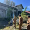 Wakil Bupati Aceh Jaya, Muslem D, SE meninjau pembangunan Gedung Baru Dinas Pendidikan yang berlokasi di Desa Bahagia Kecamatan Krueng Sabee, Calang, Selasa (08/04/2025) (Foto/Ist)