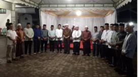 rombangan Pemkab melakukan takziah ke kediaman almarhum Abu Kuta Krueng, Jumat (20/02/2025) (Foto/Ist)