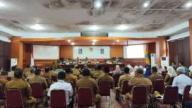 Bupati Aceh Jaya, Safwandi, S. Sos memimpin langsung Rapat Penyampaian Program 100 Hari Kerja Bupati dan Wakil Bupati Aceh Jaya yang digelar di Aula Setdakab Aceh Jaya, Senin (14/4/2025) (Foto/Ist)